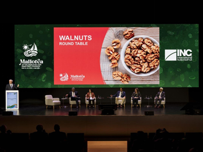 洽洽食品(pin)亮相第42屆INC國(guo)際(ji)堅果咊(he)幹果大(da)會，斬獲可(kě)持續髮(fa)展(zhan)大(da)獎